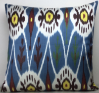 Ikat Pillow ( 50 x 50 cm )