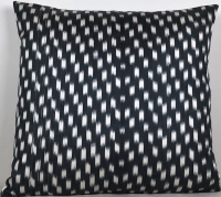 Black-Ikat Pillow ( 40 x 40 cm )