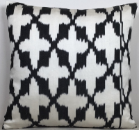 white- Velvet Pillow ( 40 x 40 cm )