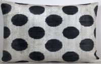 Black-Ikat Pillow ( 50 x 50 cm )