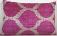 Pembe-Velvet Pillow ( 40 x 60 cm )