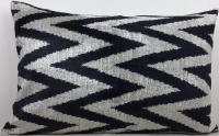 Black-Ikat Pillow ( 40 x 60 cm )