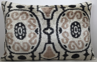 Black-Ikat Pillow ( 40 x 40 cm )