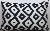 Black-Ikat Pillow ( 40 x 60 cm )
