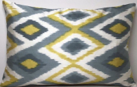 Gri-Ikat Pillow ( 40 x 60 cm )