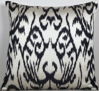 Black-Ikat Pillow ( 40 x 40 cm )