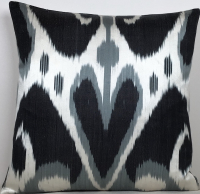 Black-Ikat Pillow ( 40 x 40 cm )