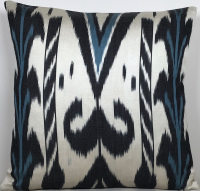 Black-Ikat Pillow ( 40 x 60 cm )