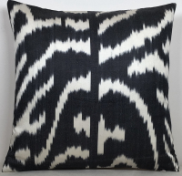 Black-Ikat Pillow ( 40 x 60 cm )