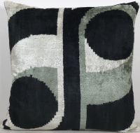 white-Ikat Pillow ( 40 x 40 cm )