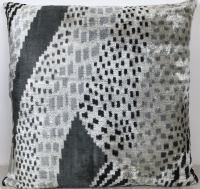 white- Velvet Pillow ( 40 x 40 cm )