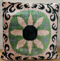 Green-Velvet Pillow ( 40 x 40 cm )
