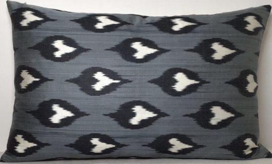 Ikat Pillow ( 40 x 60 cm )