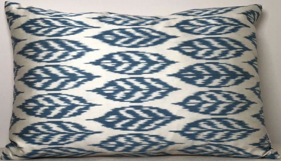 Ikat Pillow (40x60 cm)