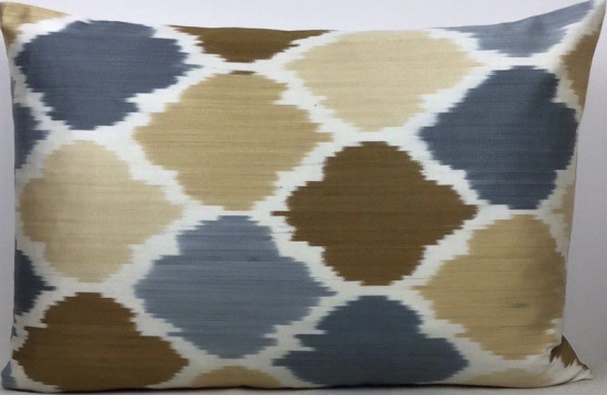 Ikat Pillow ( 40 x 60 cm )