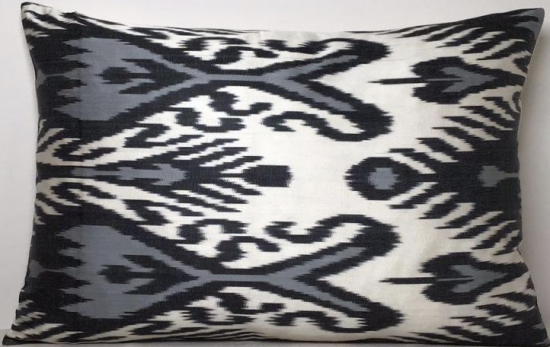 Ikat Pillow ( 40 x 60 cm )