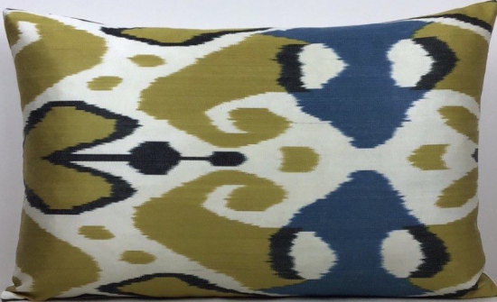 Ikat Pillow ( 40 x 60 cm )