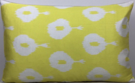 Ikat Pillow ( 40 x 60 cm )