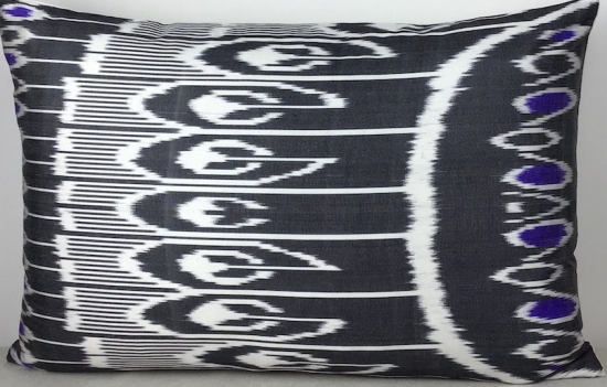 Ikat Pillow ( 40 x 60 cm )