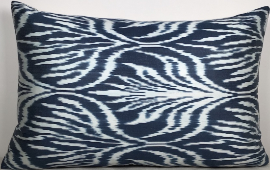 Ikat Pillow ( 40 x 60 cm )