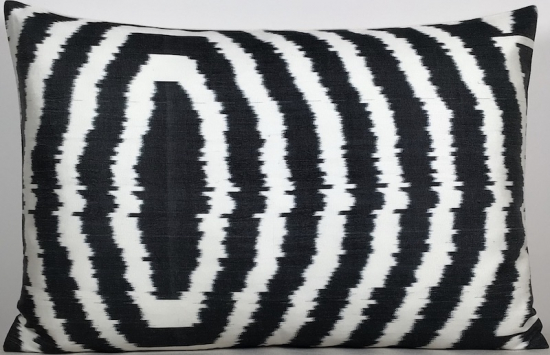 Ikat Pillow ( 40 x 60 cm )