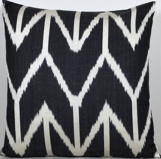 Ikat Pillow ( 40 x 40 cm )