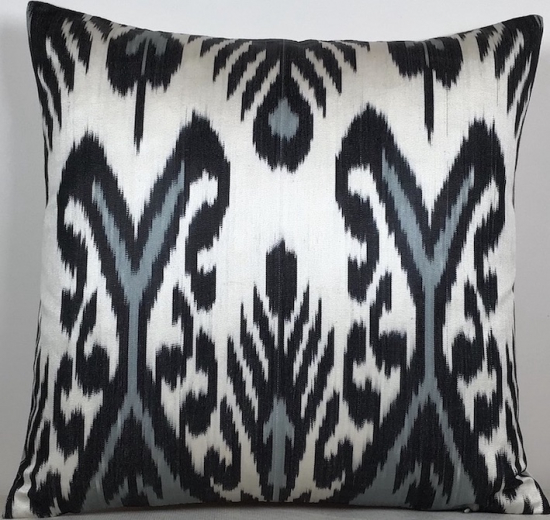 Ikat Pillow ( 40 x 40 cm )