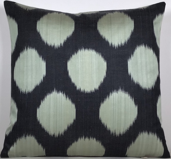 Ikat Pillow ( 40 x 40 cm )