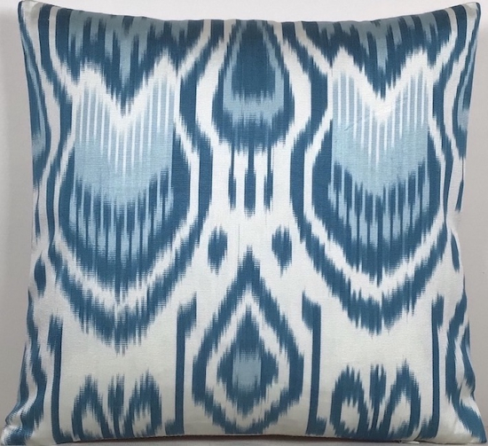 Ikat Pillow ( 40 x 40 cm )