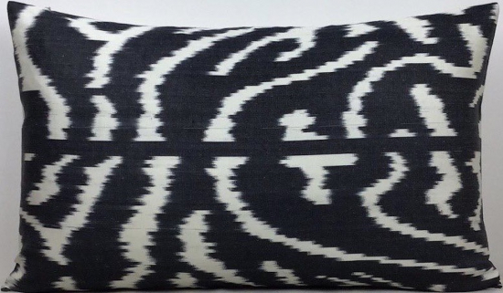 Ikat Pillow ( 40 x 60 cm )