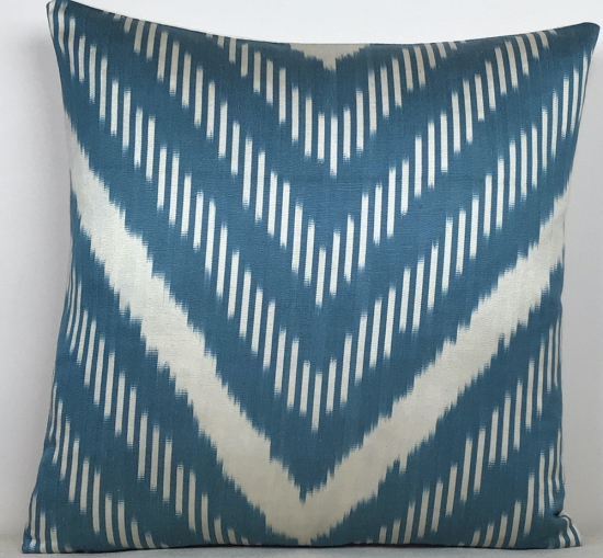 Ikat Pillow ( 40 x 40 cm )