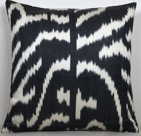 Ikat Pillow ( 40 x 40 cm )