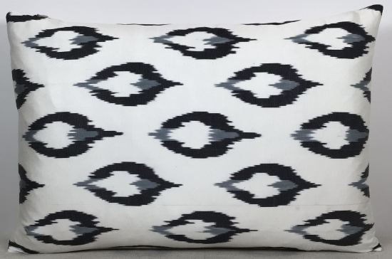 Ikat Pillow ( 40 x 60 cm )