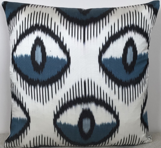 Ikat Pillow ( 40 x 40 cm )