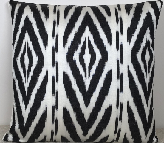 Ikat Pillow ( 40 x 40 cm )