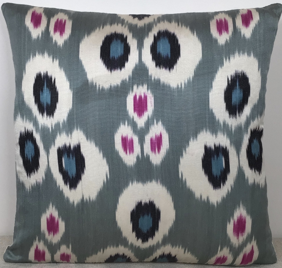 Ikat Pillow ( 40 x 40 cm )