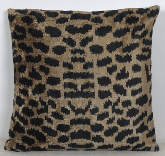 Velvet Pillow ( 40 x 40 cm )