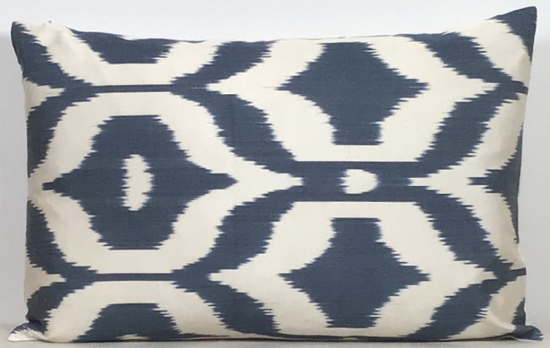 Ikat Pillow ( 40 x 60 cm )