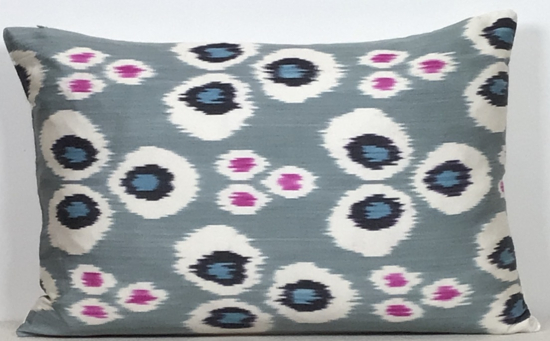 Ikat Pillow ( 40 x 60 cm )