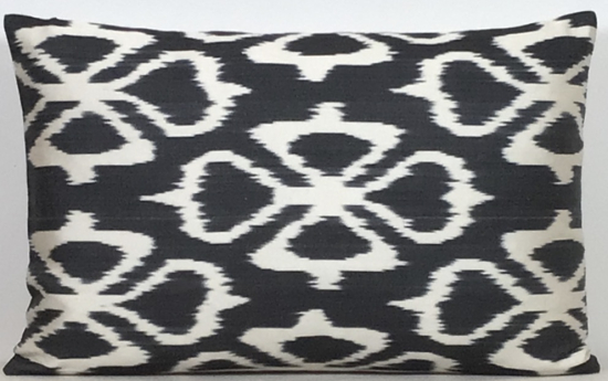 Ikat Pillow ( 40 x 60 cm )