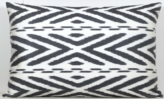 Ikat Pillow ( 40 x 60 cm )