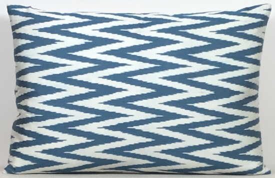 Ikat Pillow ( 40 x 60 cm )