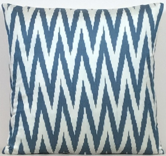 Ikat Pillow ( 40 x 40 cm )