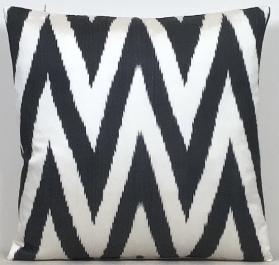 Ikat Pillow ( 40 x 40 cm )