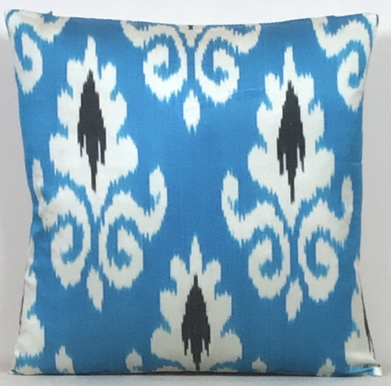 Ikat Pillow ( 40 x 40 cm )