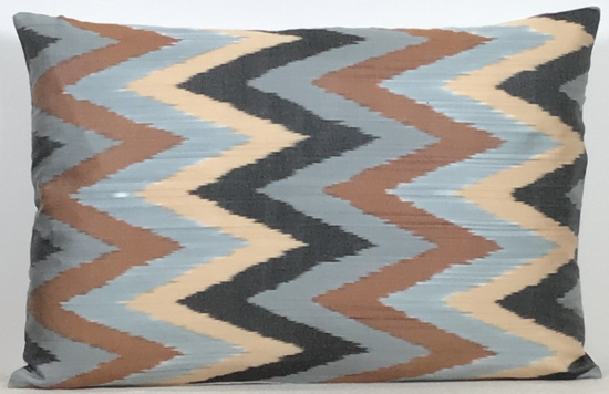 Ikat Pillow ( 40 x 60 cm )