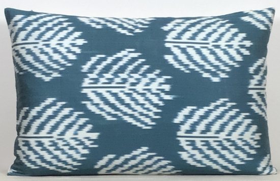 Ikat Pillow ( 40 x 60 cm )