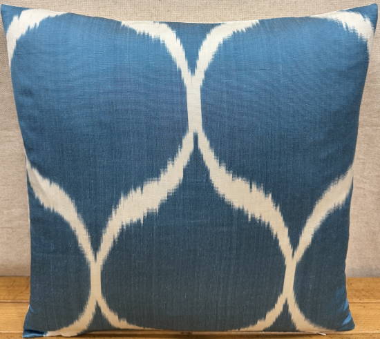 Ikat Pillow ( 40 x 40 cm )