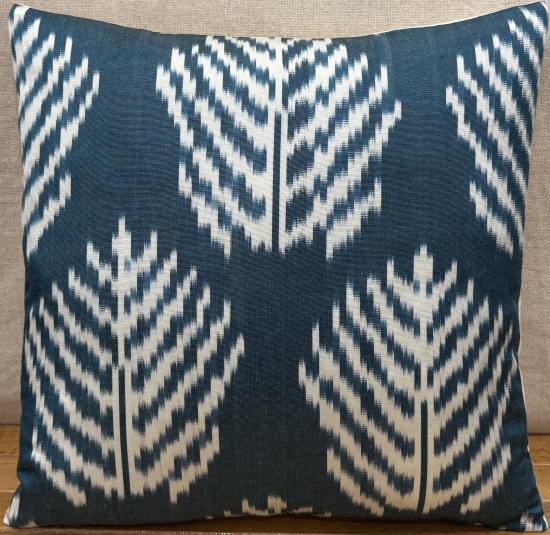 Ikat Pillow ( 40 x 40 cm )
