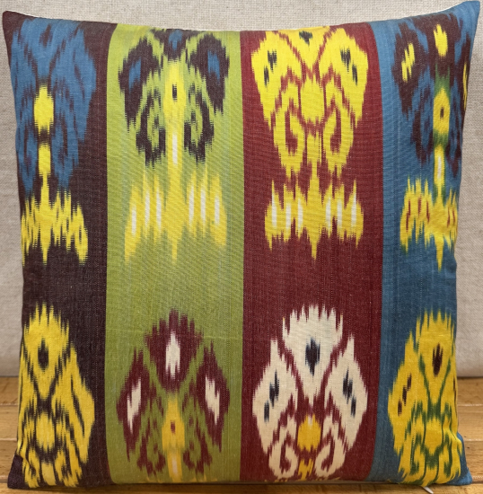 Ikat Pillow ( 40 x 40 cm )